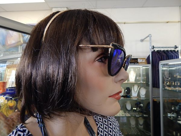 Black sunnies with green mirror lens
