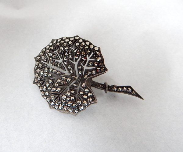 Very unusual Vintage Stg Silver Leaf brooch