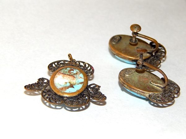 Vintage Turquoise look pendant & Screw on earrings - Image 2