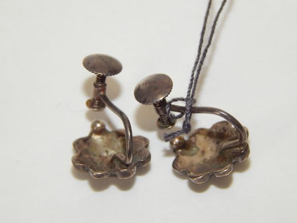 Silver Flower screw in earrings - Image 2