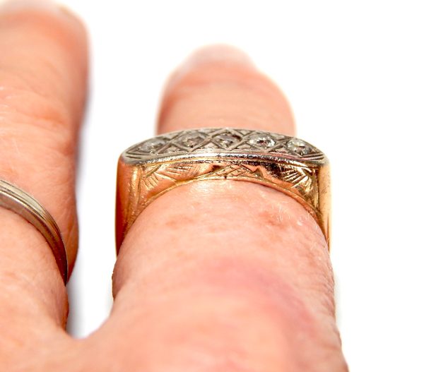 unusual 9ct Gold and Diamond Vintage 5 stone Ring - Image 3