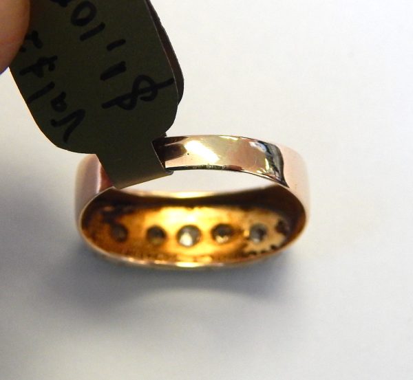 unusual 9ct Gold and Diamond Vintage 5 stone Ring - Image 6