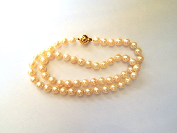 Stunning Cultured Pearls 18ct Gold & Diamond Clasp
