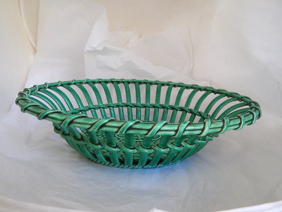 RARE Green Wedgwood Woven Basket bowl. - Image 3