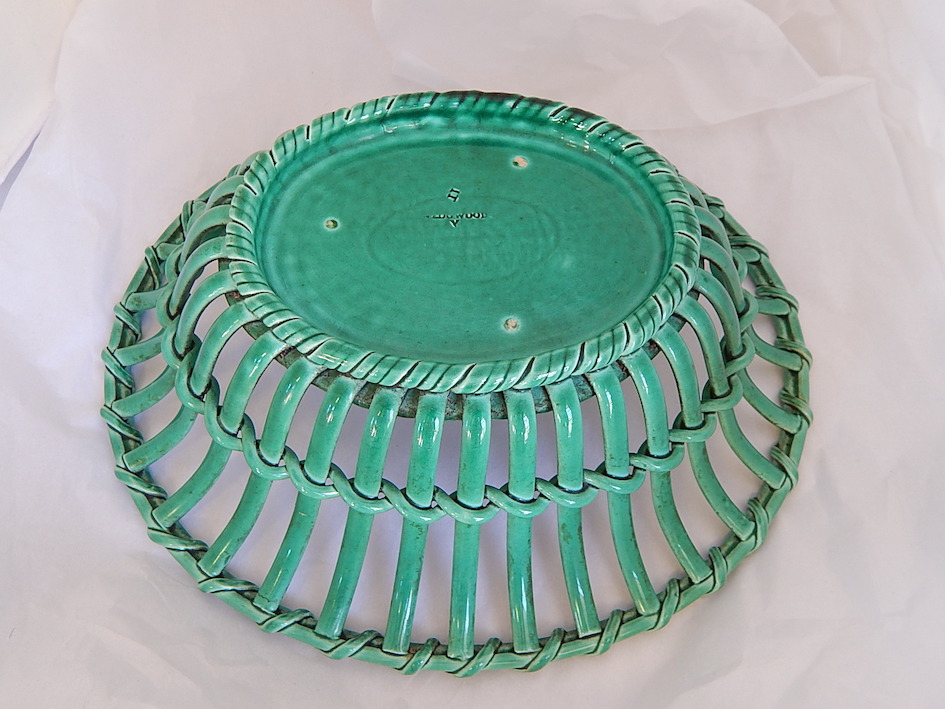RARE Green Wedgwood Woven Basket bowl. - Image 4