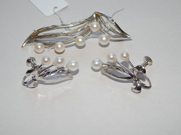 Sterling Silver and Cultured Pearl Brooch and screw on Earring Set