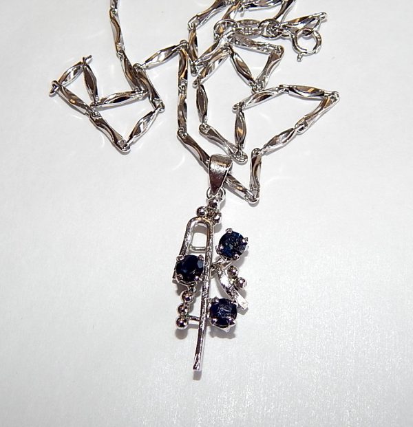 3 stone SAPPHIRE pendant and Stg silver Chain