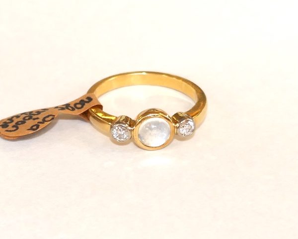 18ct Gold Diamond and Moonstone Vintage Ring