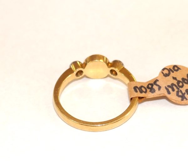 18ct Gold Diamond and Moonstone Vintage Ring - Image 3