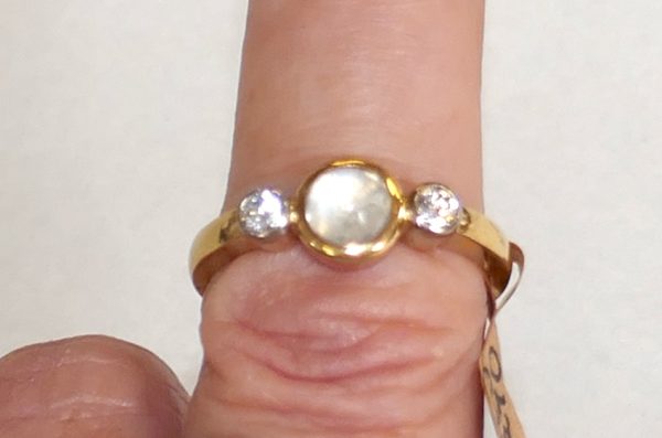18ct Gold Diamond and Moonstone Vintage Ring - Image 2