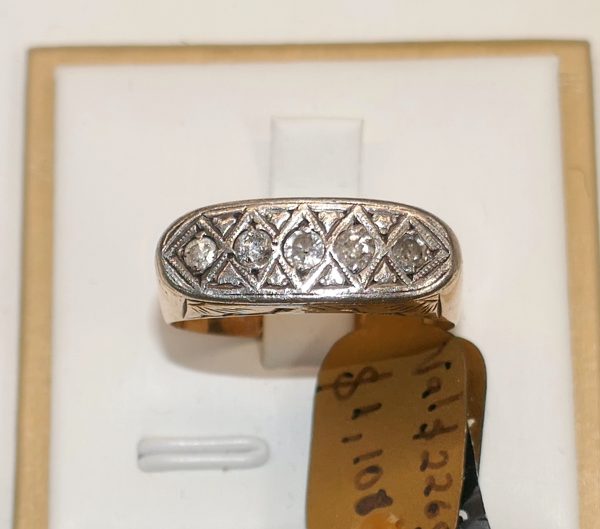unusual 9ct Gold and Diamond Vintage 5 stone Ring