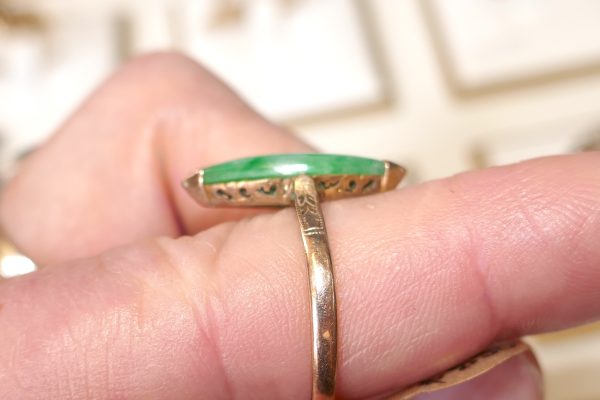 14ct Gold and Jade Vintage ring - Image 2