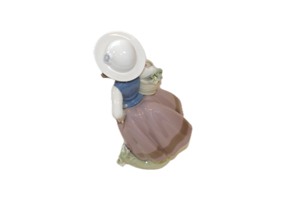 Lladro  girl with flowers - Image 2