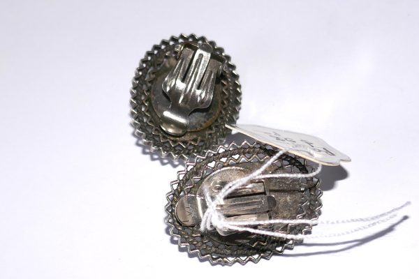 Pair of vintage clip on earrings - Image 2