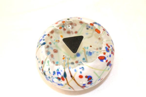 Isle of Wight Glass paper weight - Image 2