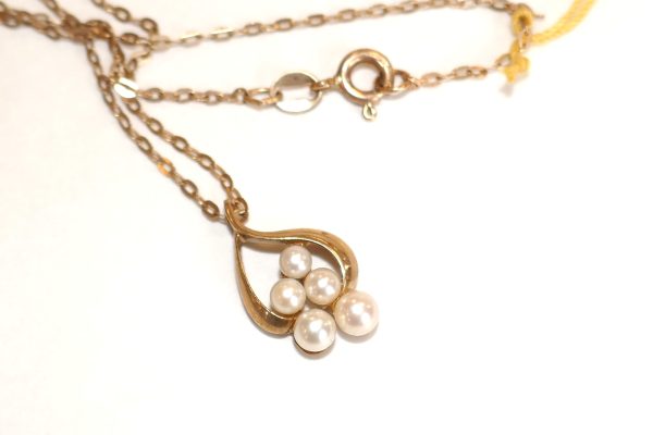 9ct Gold Tiny Cultured Pearl, Pendant and chain