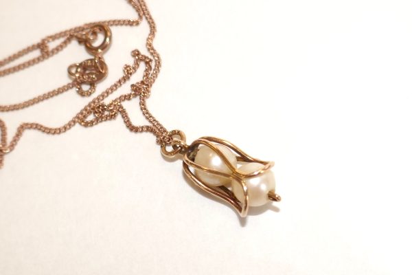 10ct Gold and Cultured Pearl Pendant necklace