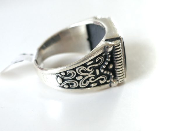 10.5 grams Sterling Silver and Onyx Signet RING - Image 2