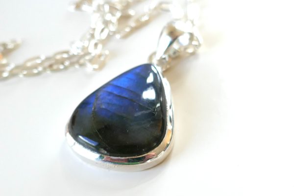 New Silver labradorite pendant necklace - Image 2