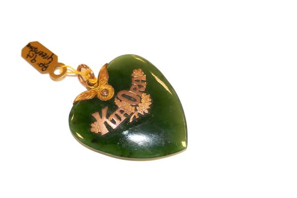 9ct Gold Antique Kia Ora Greenstone Heart pendant - Image 3