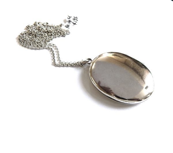 Pretty Oval Sterling Silver Locket with fine Belcher link Chain. - Image 2