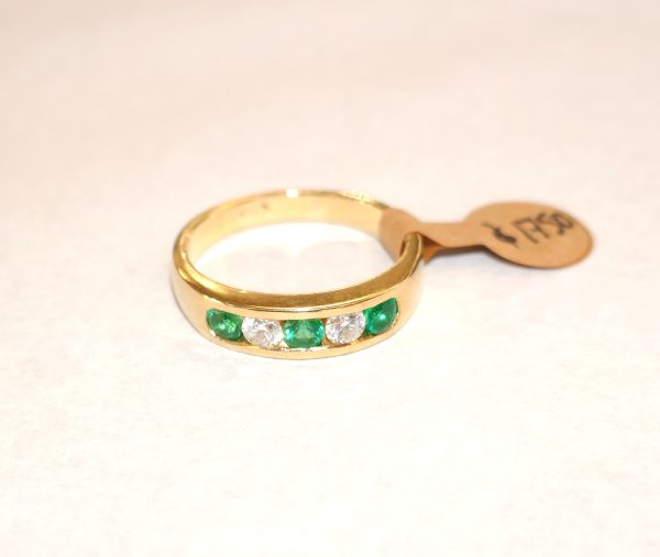 18ct Emerald and Diamond Heavy 5 Stone Ring - Image 3