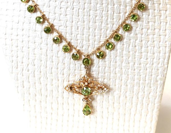 WOW Antique 15ct Gold Peridot and Seedpearl Necklace - Image 3