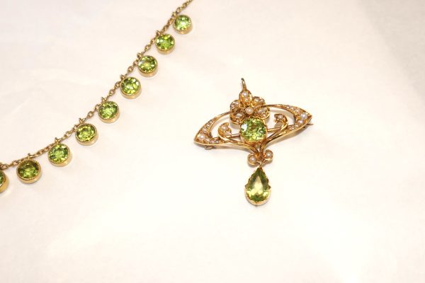 WOW Antique 15ct Gold Peridot and Seedpearl Necklace - Image 4