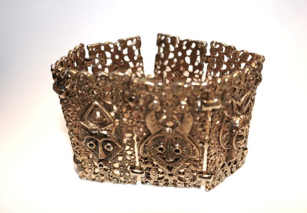 Vintage Gold coloured cuff with African and NZ figures - Image 3