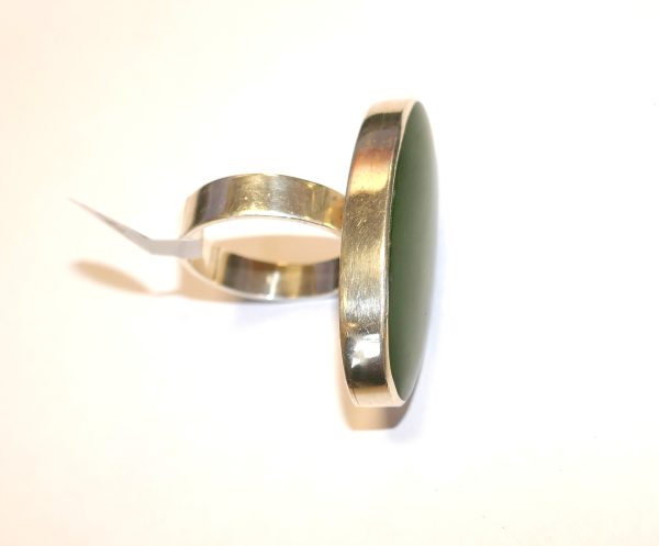 Pre Loved Sterling Silver and Pounamu oval Ring - Image 4