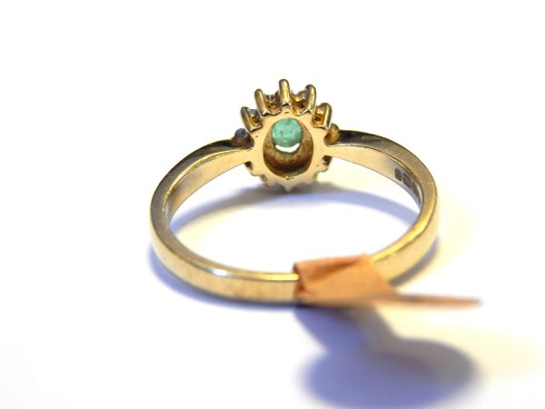 9ct Gold Emerald & Diamond Cluster Ring - Image 3