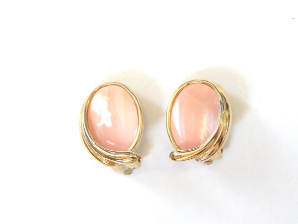 Kuku Shell Clip On Earrings