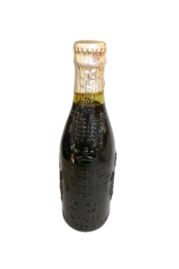 1953 Full bottle of Guinness's Foreign Extra Stout - Image 2