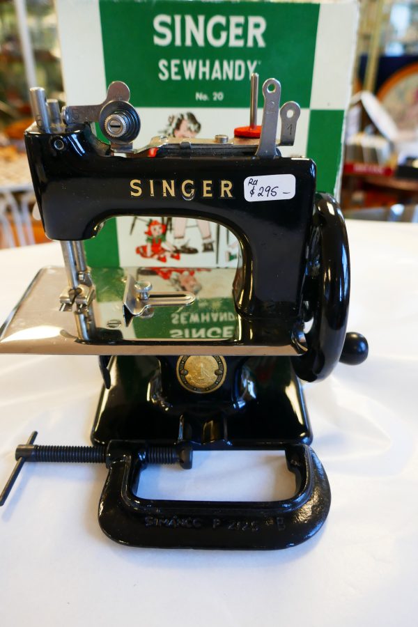 Childs Vintage Boxed Singer Sewhandy Sewing Machine - Image 3
