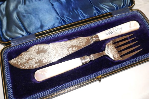 Stunning Sterling Silver and Mother of Pearl,Fish Servers - Image 5