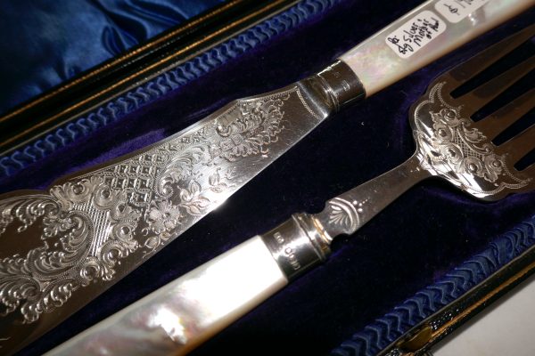 Stunning Sterling Silver and Mother of Pearl,Fish Servers - Image 4