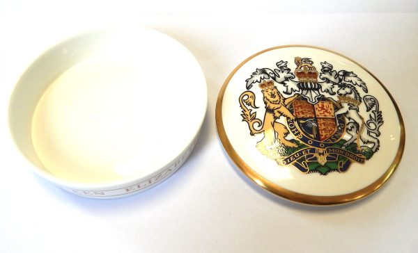 Queen Elizabeth II Silver Jubilee Trinket Box (Coalport) - Image 4