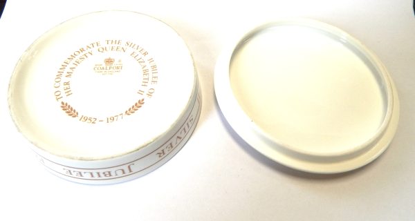 Queen Elizabeth II Silver Jubilee Trinket Box (Coalport) - Image 3