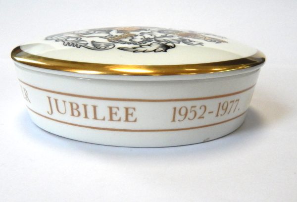 Queen Elizabeth II Silver Jubilee Trinket Box (Coalport) - Image 2