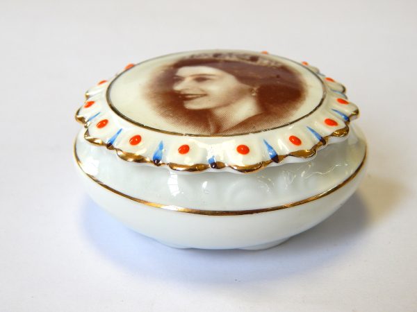 Queen Elizabeth II Coalport Trinket Pots - Image 2