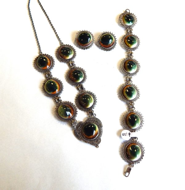 "Cats' Eye" Shell Clip on Vintage Earrings - Image 2