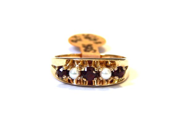 9 carat Gold Garnet & Cultured Pearl Dress Ring
