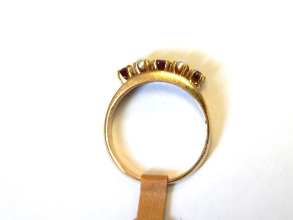 9 carat Gold Garnet & Cultured Pearl Dress Ring - Image 3