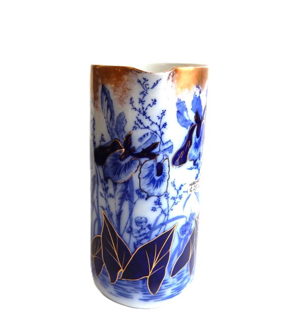 Beautiful Wedgwood Blue Iris Flower Jug - Image 2