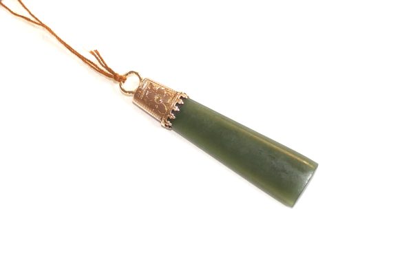 Antique 9ct Gold & Pounamu pendant