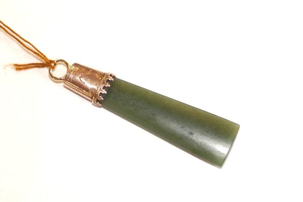 Antique 9ct Gold & Pounamu pendant - Image 2