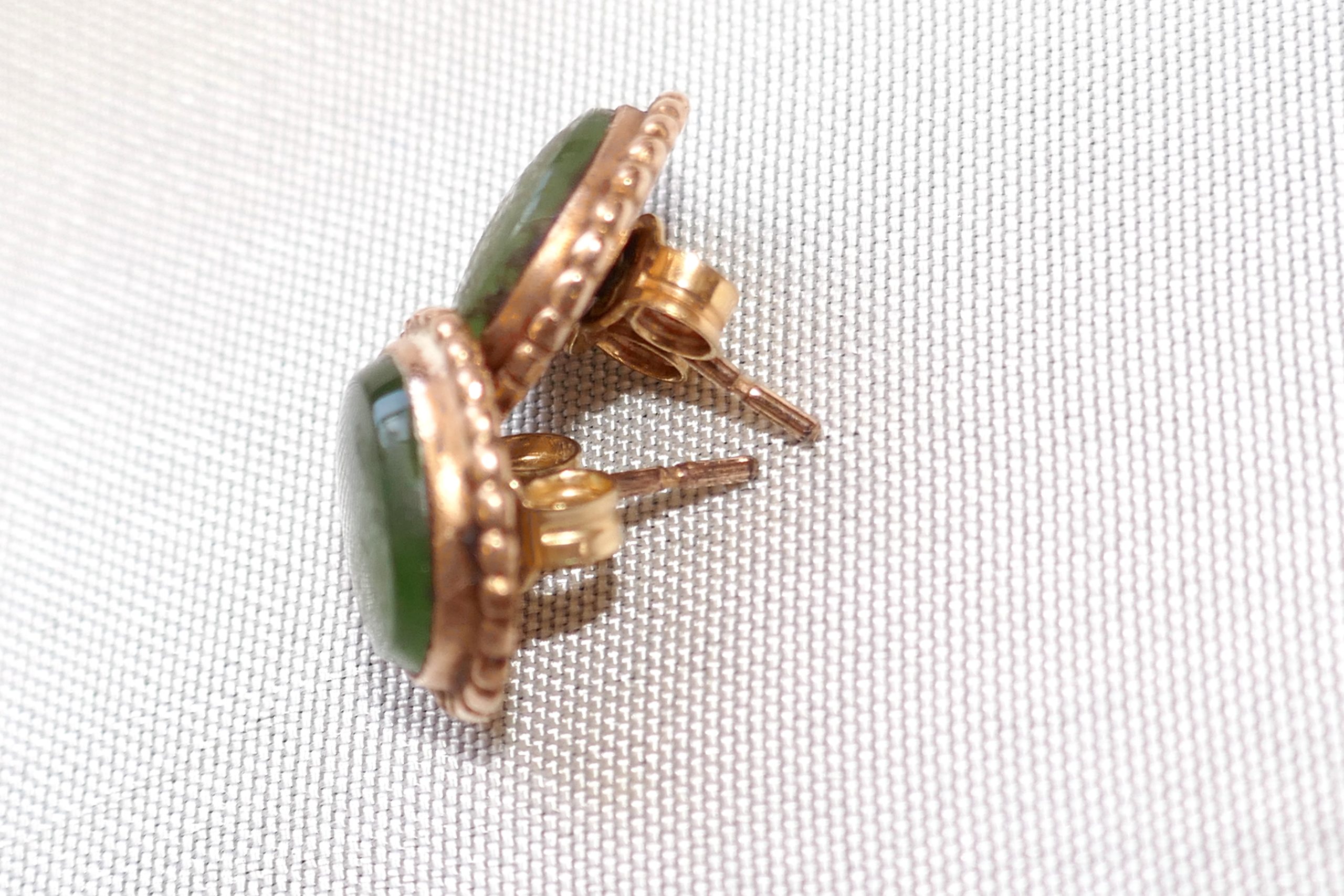 9ct Gold and New Zealand Greenstone stud earrings - Image 2