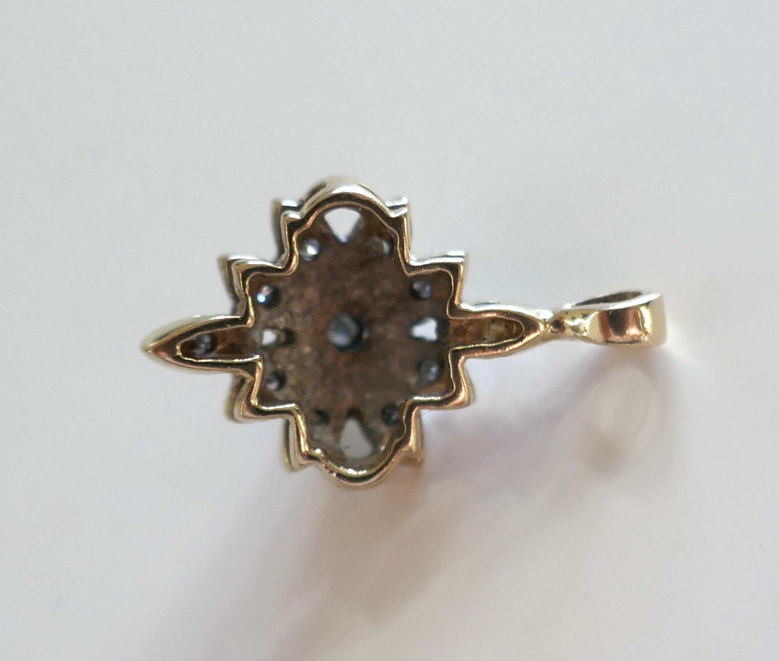 9ct Gold Diamond cluster pendant - Image 4