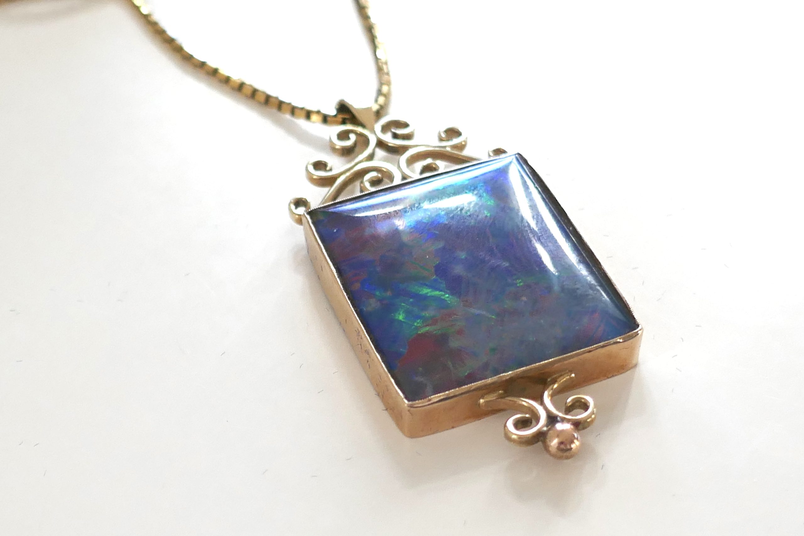 Fabulous 9ct Gold and OPAL Large Pendant - Image 4
