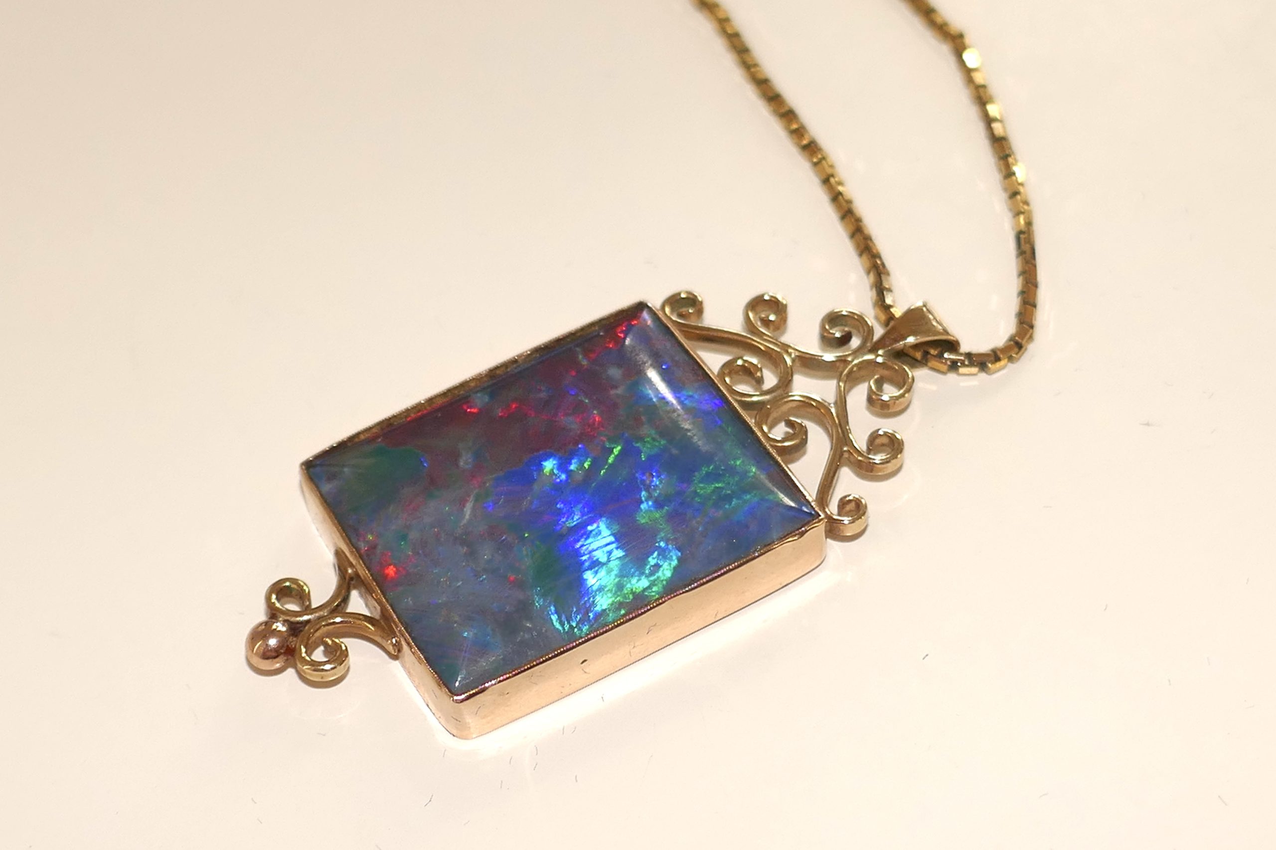 Fabulous 9ct Gold and OPAL Large Pendant - Image 2